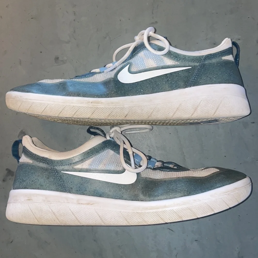 Nike SB Nyjah Free 2 Ash Green & White Skate Shoes. Size 10.5